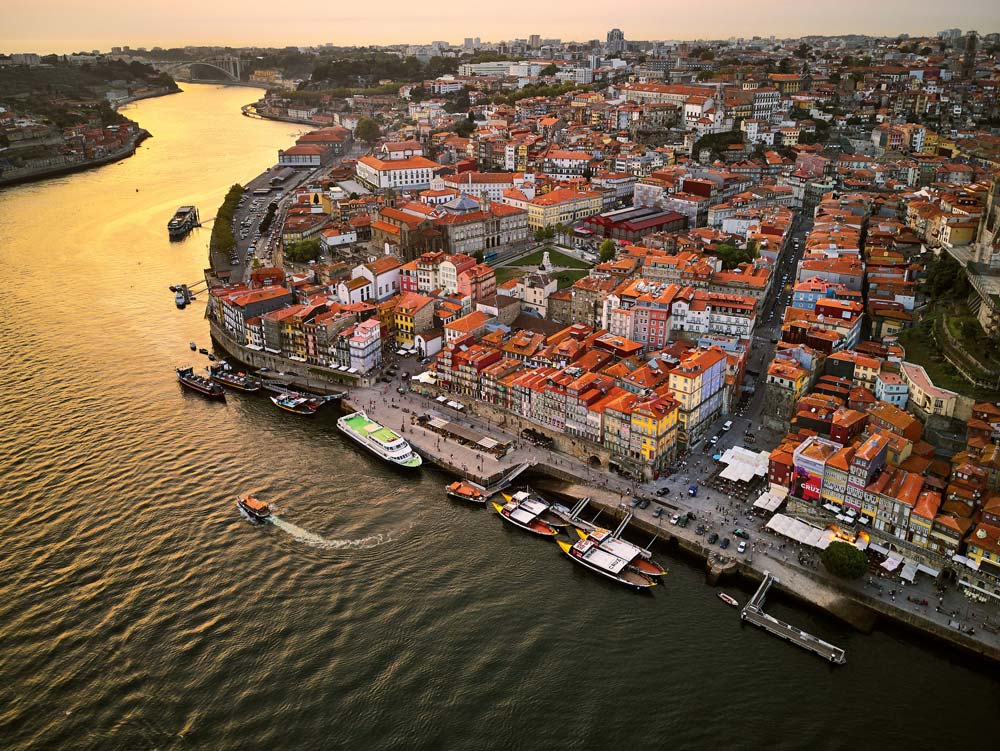 Città di Oporto sulle rive del fiume Douro