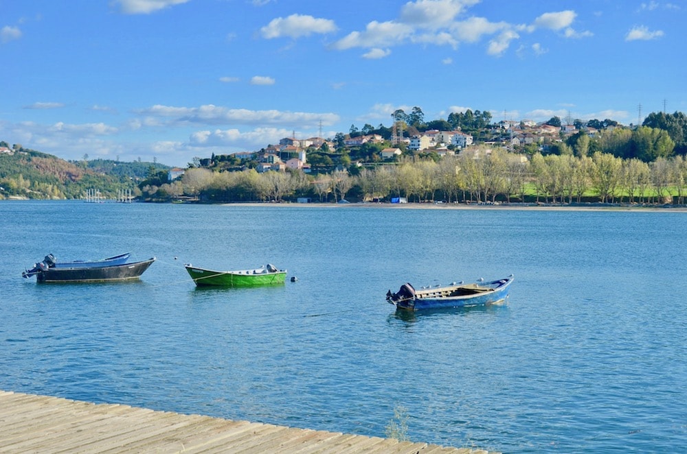 Barcos em Gondomar, no norte de Portugal