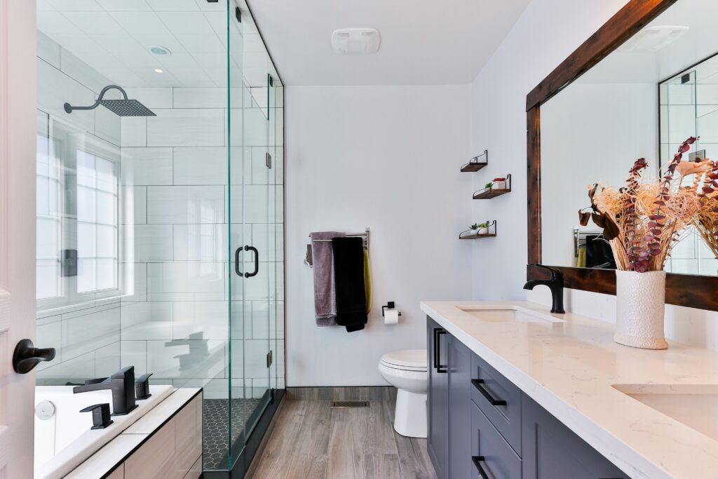 Bagno di una casa passata attraverso l'home staging