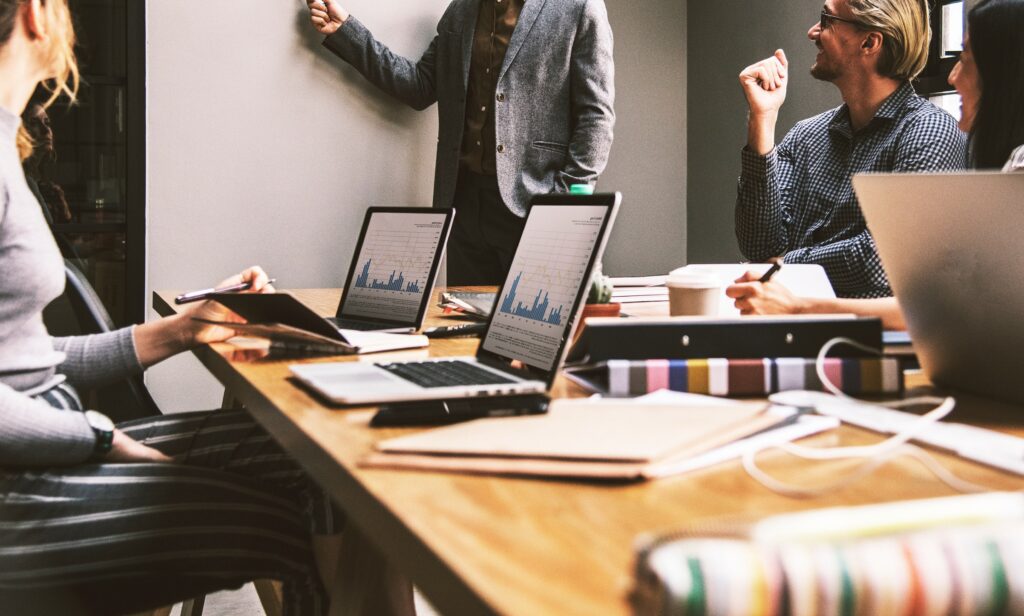 Il software di automazione dei flussi di lavoro basato sull'ia agentica può aiutare i professionisti del settore immobiliare a valutare automaticamente gli immobili quando vengono aggiunti al loro portafoglio
